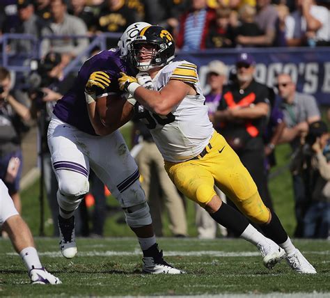 anthony nelson iowa football.